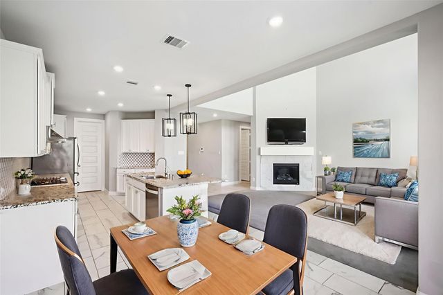 2641 Summer Indigo Trail, Pearland, TX 77089