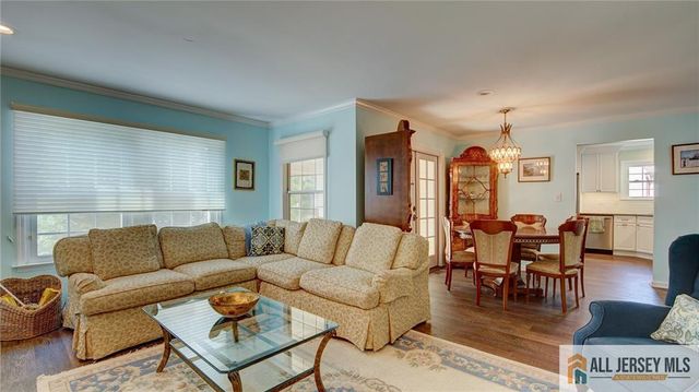 23 Bedfordshire Drive, Monroe, NJ 08831