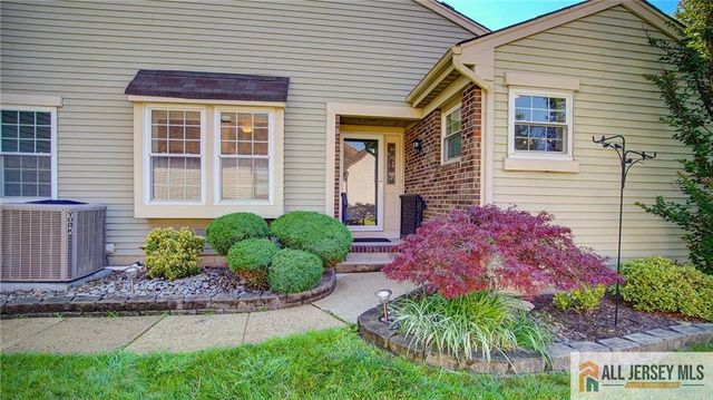 23 Bedfordshire Drive, Monroe, NJ 08831