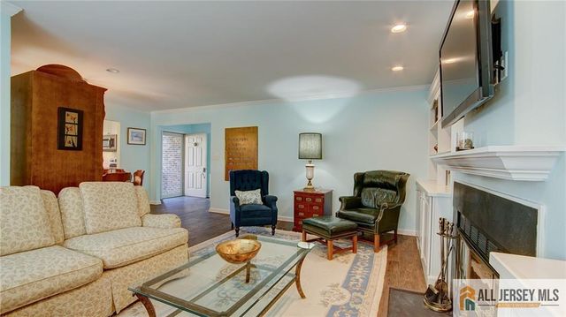 23 Bedfordshire Drive, Monroe, NJ 08831