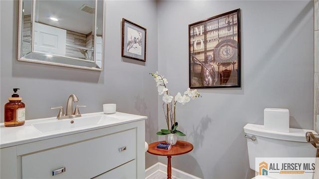 23 Bedfordshire Drive, Monroe, NJ 08831