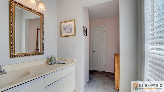 23 Bedfordshire Drive, Monroe, NJ 08831