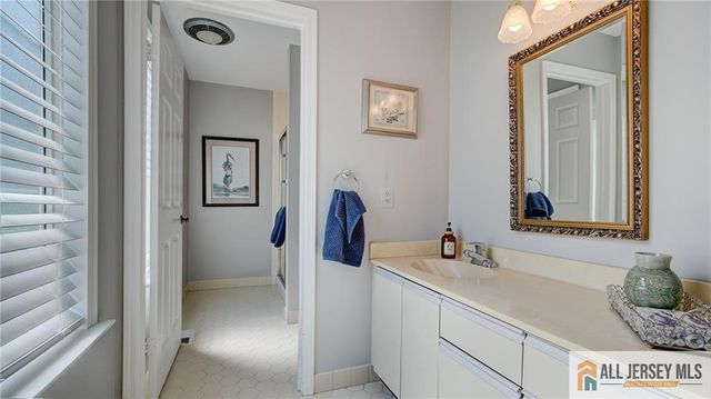 23 Bedfordshire Drive, Monroe, NJ 08831
