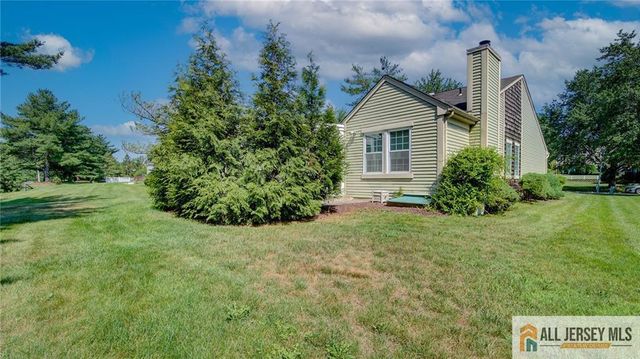 23 Bedfordshire Drive, Monroe, NJ 08831