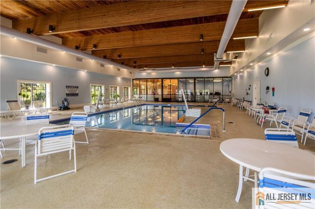 23 Bedfordshire Drive, Monroe, NJ 08831