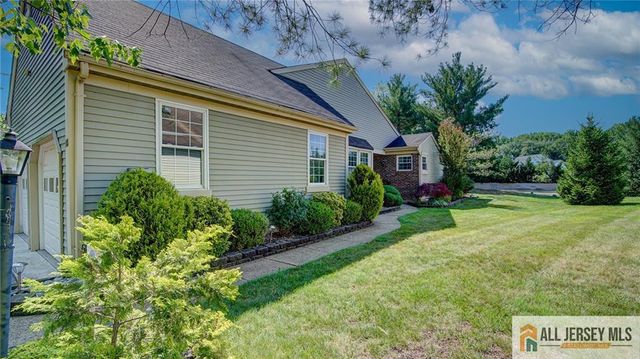 23 Bedfordshire Drive, Monroe, NJ 08831
