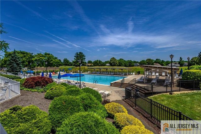 23 Bedfordshire Drive, Monroe, NJ 08831