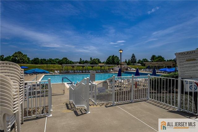 23 Bedfordshire Drive, Monroe, NJ 08831