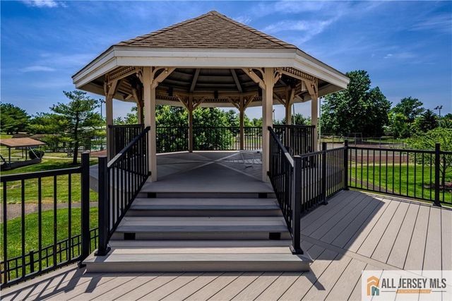 23 Bedfordshire Drive, Monroe, NJ 08831