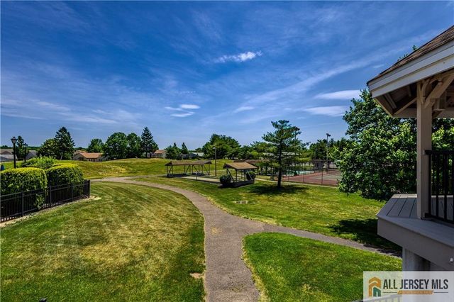 23 Bedfordshire Drive, Monroe, NJ 08831