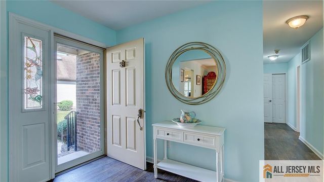 23 Bedfordshire Drive, Monroe, NJ 08831
