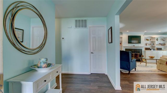 23 Bedfordshire Drive, Monroe, NJ 08831