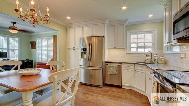 23 Bedfordshire Drive, Monroe, NJ 08831