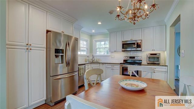 23 Bedfordshire Drive, Monroe, NJ 08831