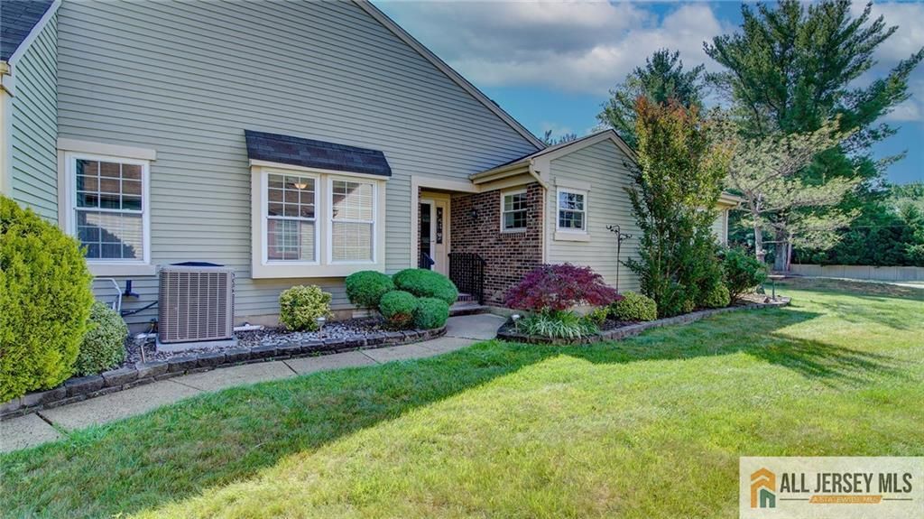 23 Bedfordshire Drive, Monroe, NJ 08831