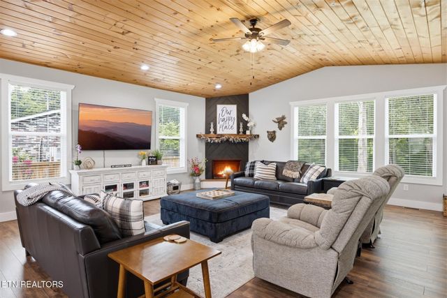 2243 Shinbone Rd, Sevierville, TN 37876