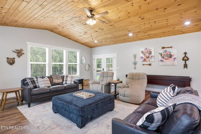 2243 Shinbone Rd, Sevierville, TN 37876