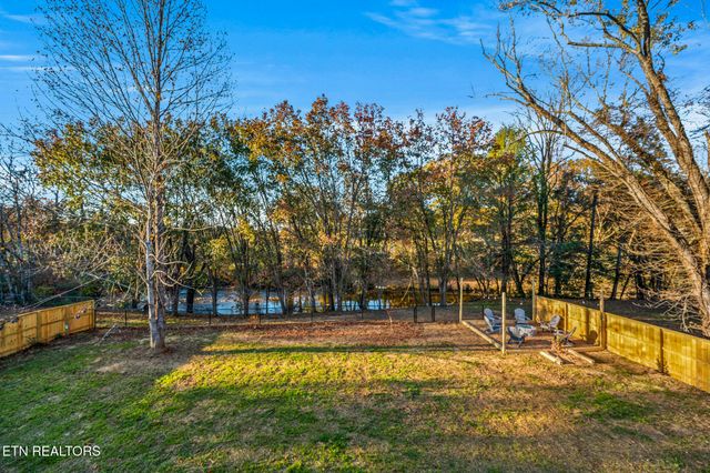 2243 Shinbone Rd, Sevierville, TN 37876