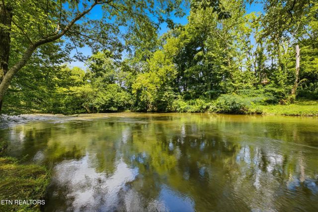 2243 Shinbone Rd, Sevierville, TN 37876