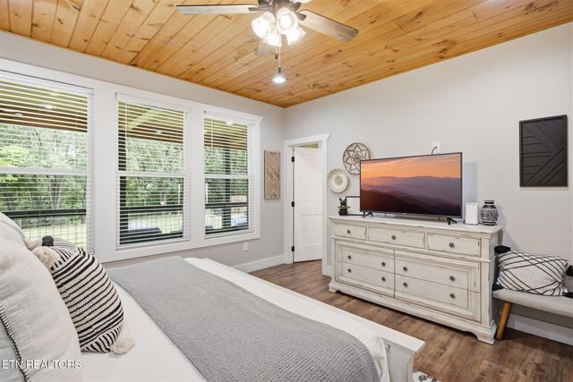 2243 Shinbone Rd, Sevierville, TN 37876