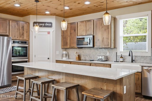 2243 Shinbone Rd, Sevierville, TN 37876