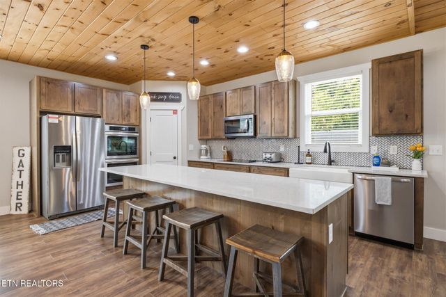 2243 Shinbone Rd, Sevierville, TN 37876