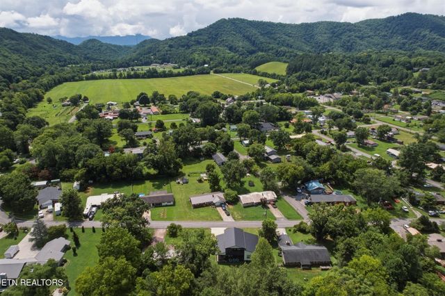 2243 Shinbone Rd, Sevierville, TN 37876