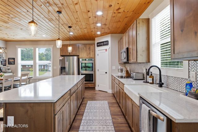 2243 Shinbone Rd, Sevierville, TN 37876