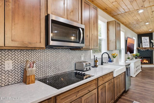 2243 Shinbone Rd, Sevierville, TN 37876