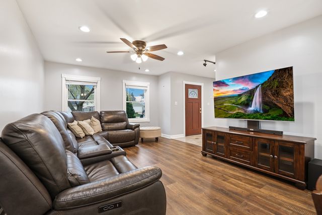 20053 S Rosewood Drive, Frankfort, IL 60423