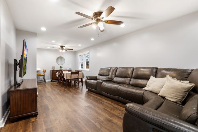 20053 S Rosewood Drive, Frankfort, IL 60423