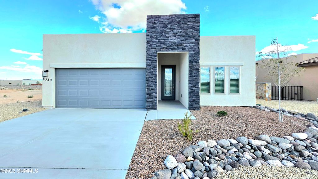 6540 Blackbird Road, Las Cruces, NM 88012