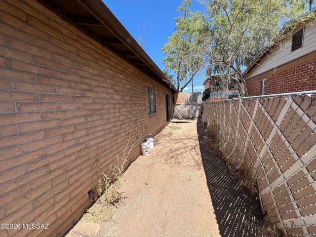 303 E Lester Street, Tucson, AZ 85705