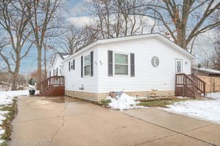 11 Crane Lake Drive, Fenton Charter Township, MI 48451