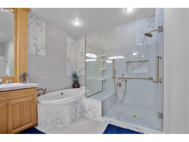 4728 CAMBRIDGE Ct, Lake Oswego, OR 97035