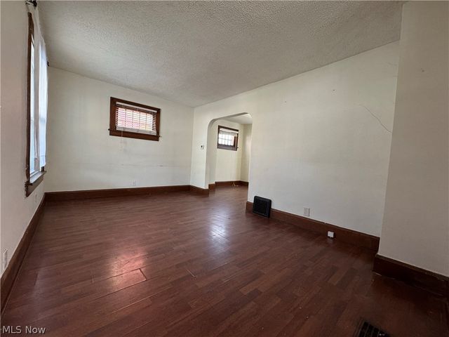 1134 Clarendon Avenue SW, Canton, OH 44710