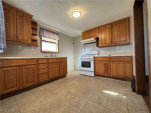 1134 Clarendon Avenue SW, Canton, OH 44710