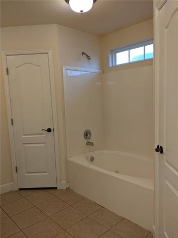 560 Dogwood Street, Centerton, AR 72719