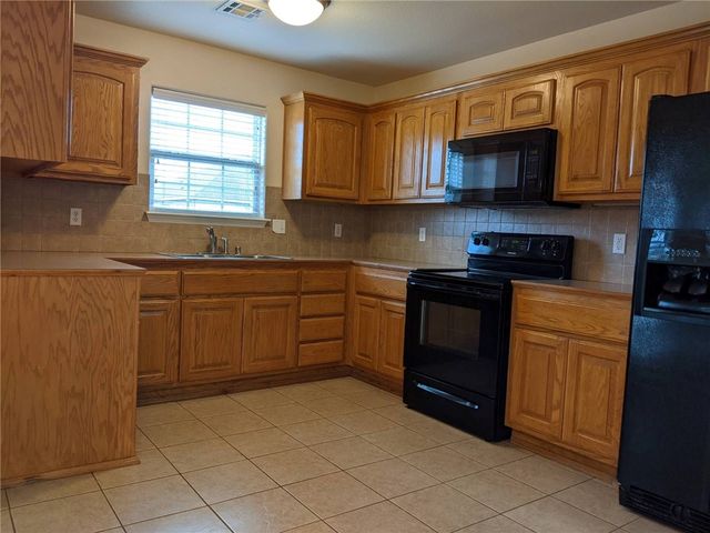 560 Dogwood Street, Centerton, AR 72719