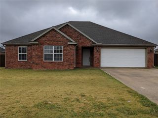 560 Dogwood Street, Centerton, AR 72719