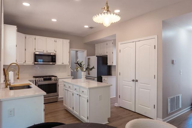 521 Watson Bay Trail, Stone Mountain, GA 30087