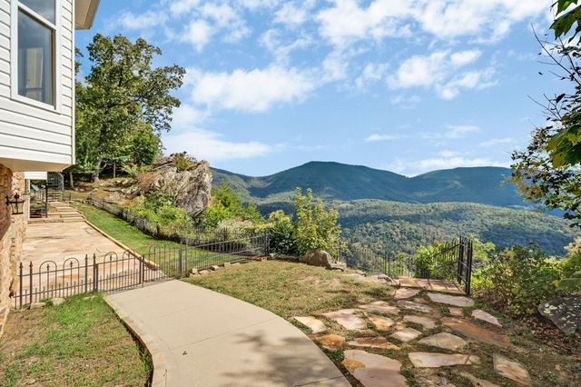 221 Wind Song Trl, Crossville, TN 38555