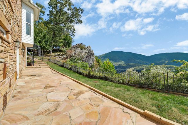 221 Wind Song Trl, Crossville, TN 38555