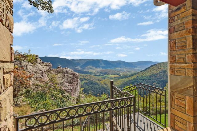 221 Wind Song Trl, Crossville, TN 38555