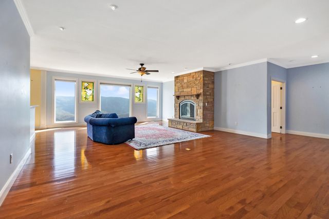 221 Wind Song Trl, Crossville, TN 38555