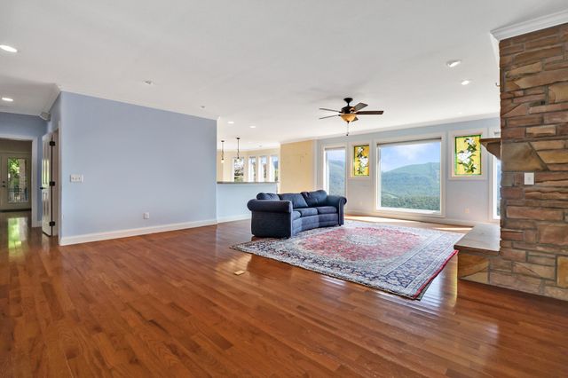 221 Wind Song Trl, Crossville, TN 38555