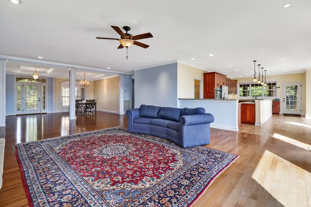 221 Wind Song Trl, Crossville, TN 38555