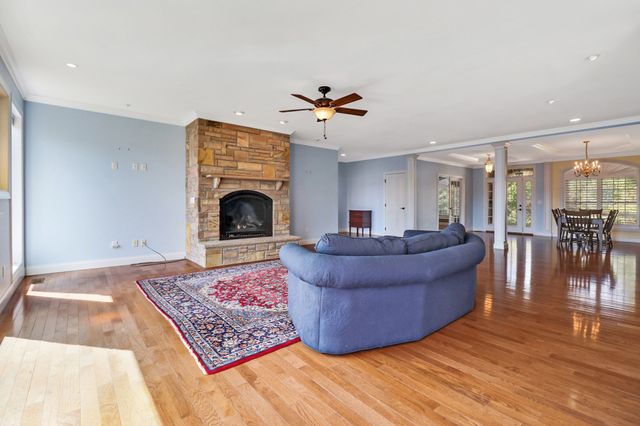 221 Wind Song Trl, Crossville, TN 38555