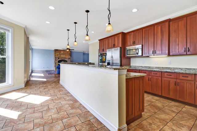 221 Wind Song Trl, Crossville, TN 38555