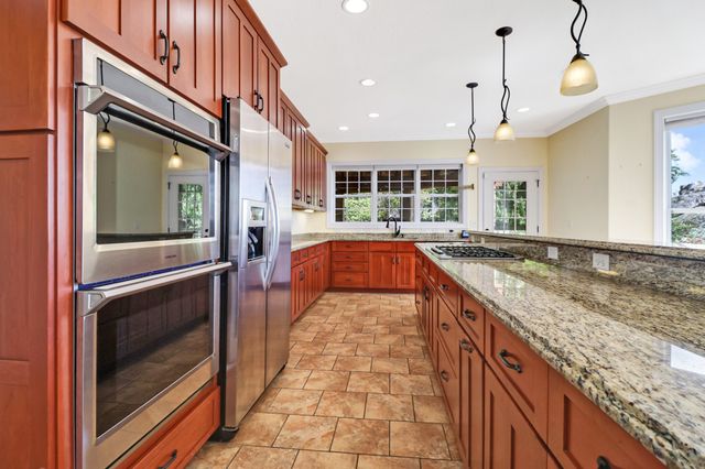 221 Wind Song Trl, Crossville, TN 38555